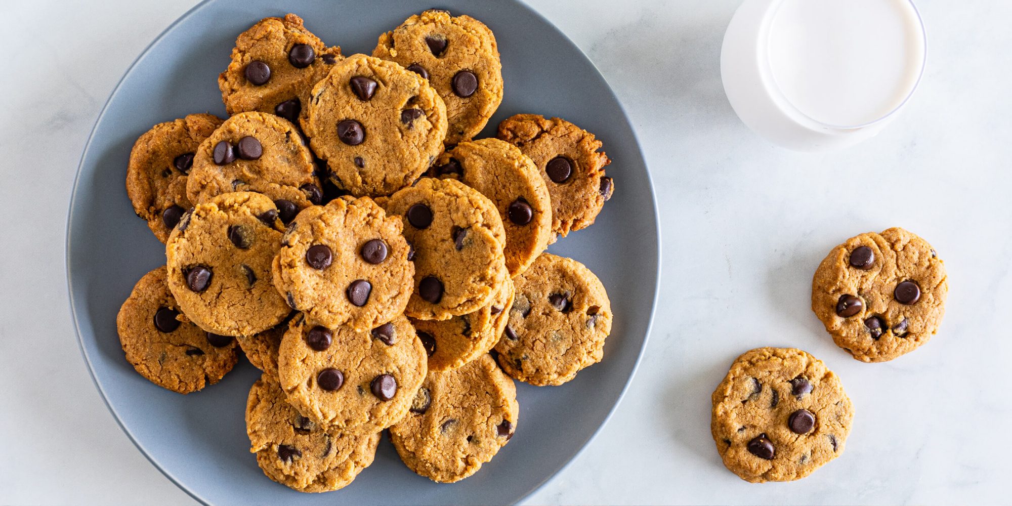 5-Ingredient Peanut Butter Chocolate Chip Cookies